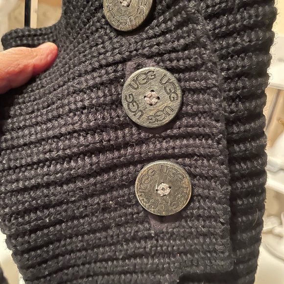 Uggs knitted boots soft and easy to put it on - Picture 13 of 15